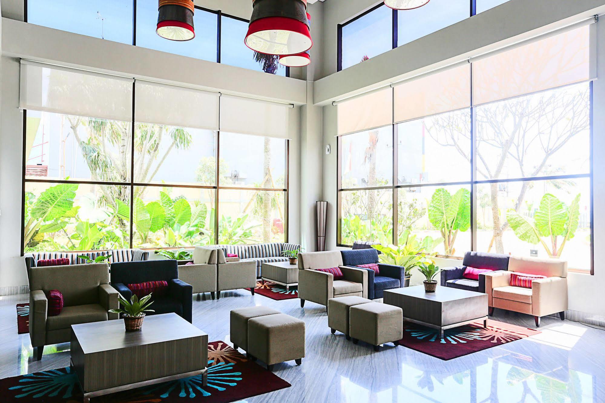 Mercure Palu Exterior foto