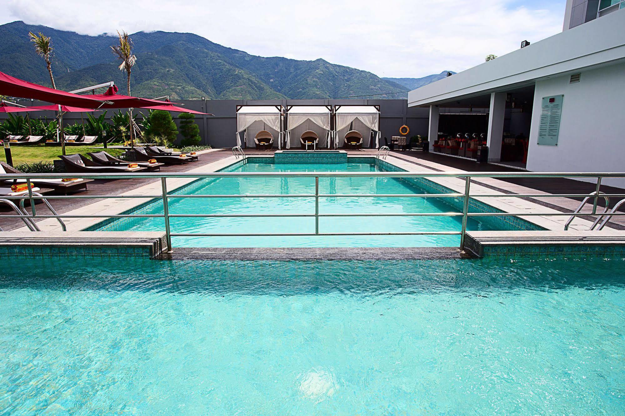 Mercure Palu Exterior foto